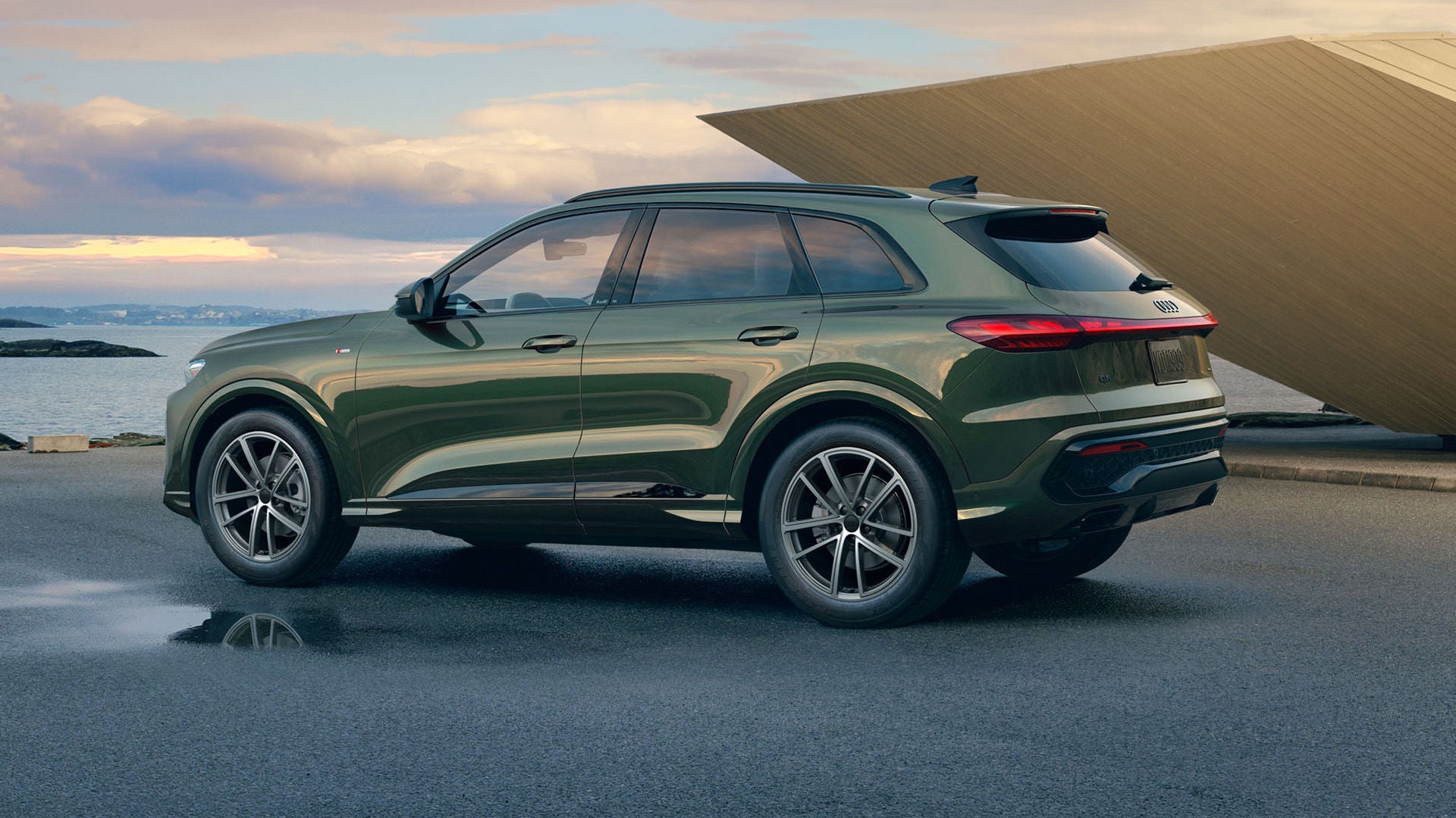 Right rear three-quarter profile view of an Audi Q5 parked.